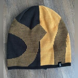 On Running Black and Gold Patterned Beanie